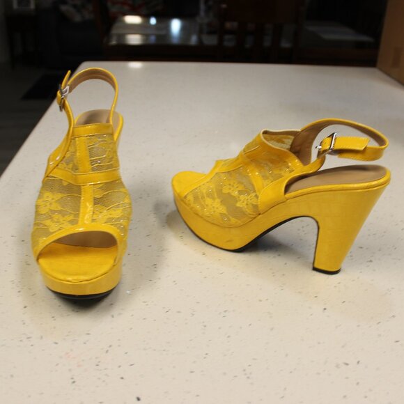 Yellow Block Heel Strappy Sandals Size 10.5/42 - Picture 8 of 9